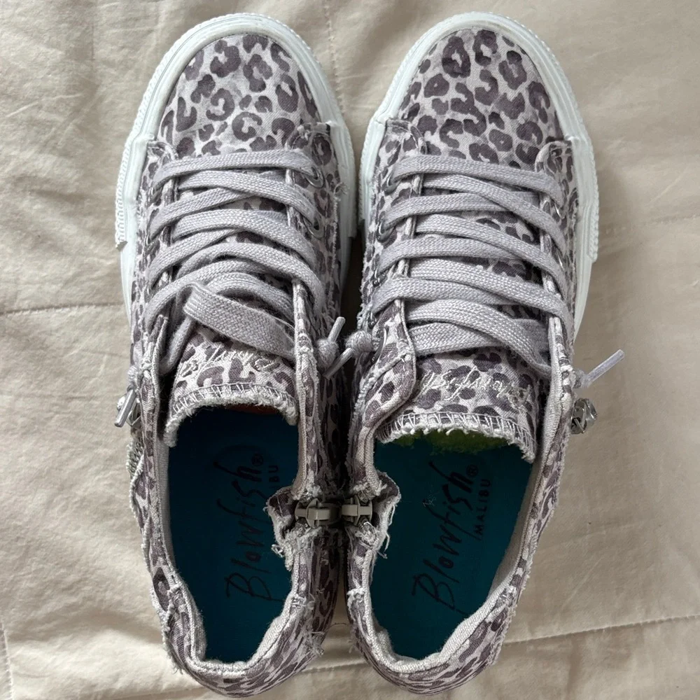 Blowfish Malibu Leopard Print Women's 7.5 Sneakers Flatform Wedge Zip Mid Top - Picture 2 of 11